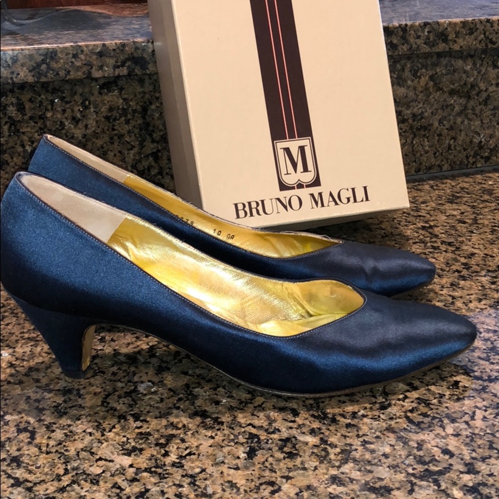 BRUNO MAGLI Navy Silk and Satin Pumps Size 10